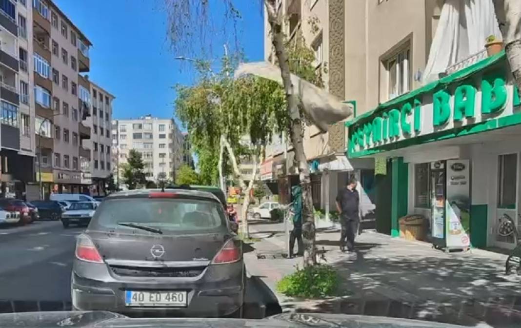 Kafasına 7. kattan halı düştü! 1